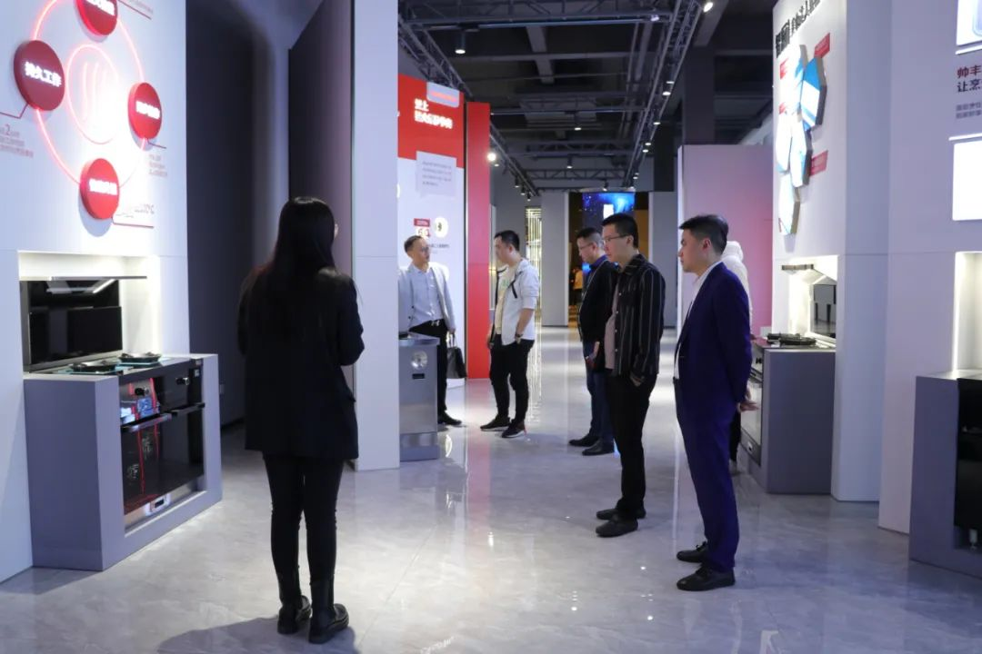 天猫优品理想厨房王雁北一行莅临集成灶品牌帅丰电器参观调研! 天猫优品理想厨房王雁北一行莅临集成灶品牌帅丰电器参观调研!